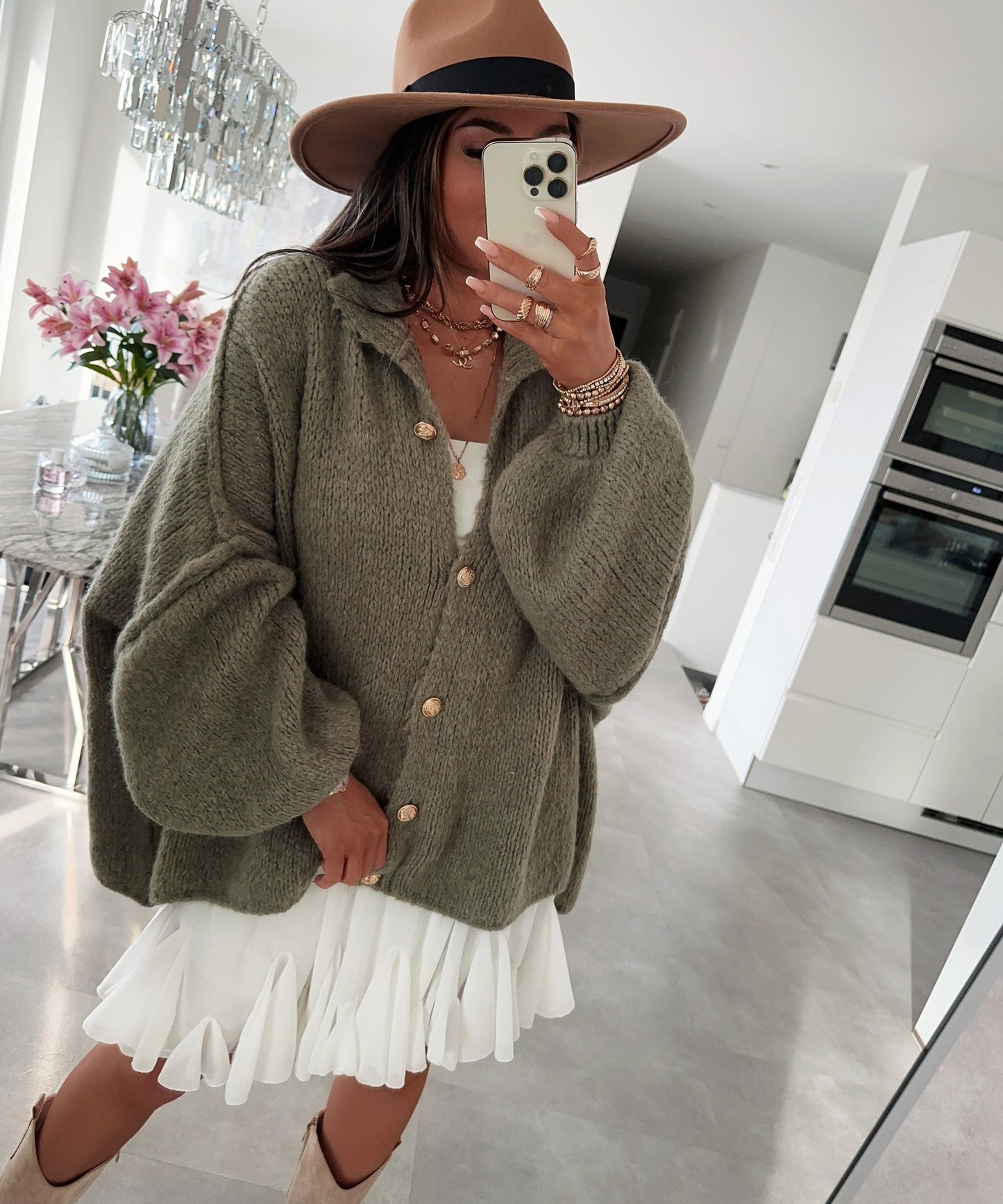 Gemütlicher übergroßer Strickcardigan in sanftem Khaki