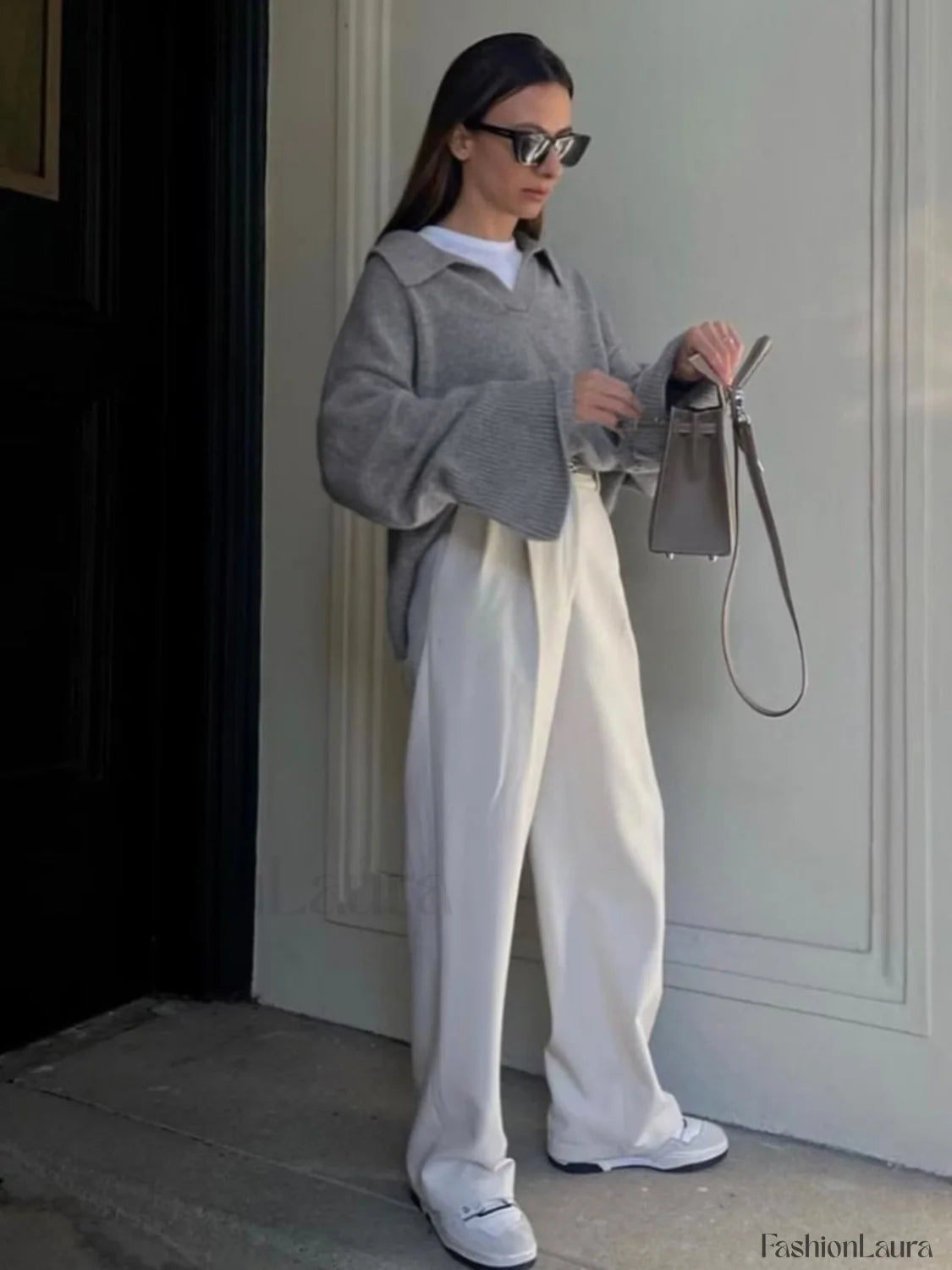 Gemütlicher minimalistischer übergroßer Strickpullover