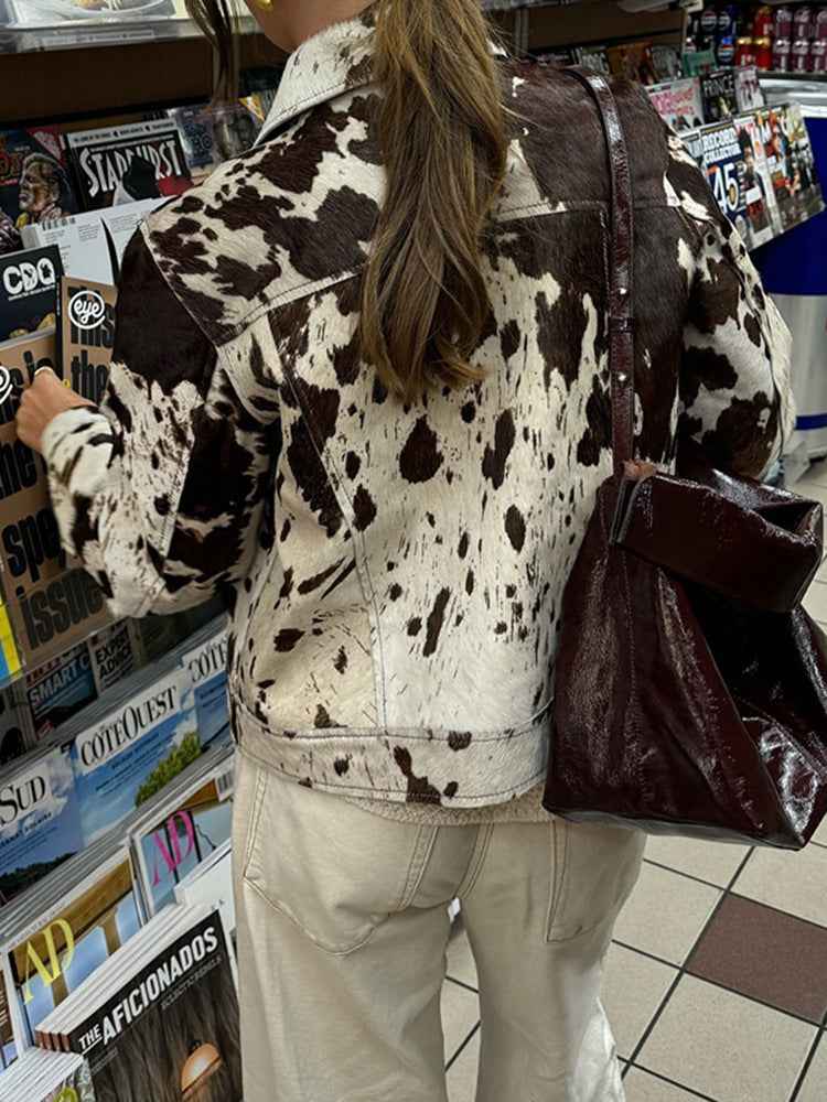 Jacke mit Kuhmuster, Reverskragen und stylischen Druckknöpfen