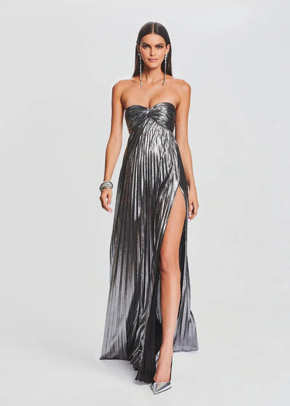 Silbernes trägerloses Kleid für Hochzeitsgäste