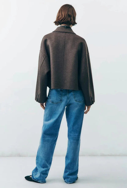 Elegante braune oversized Jacke mit Reverskragen und Knöpfen