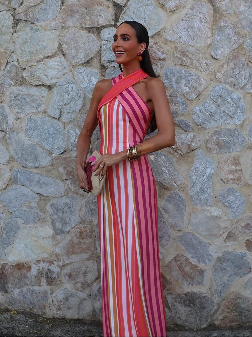 Sommerkleid mit Kreuzhalfter und Streifenmuster im Sonnenuntergangsstil