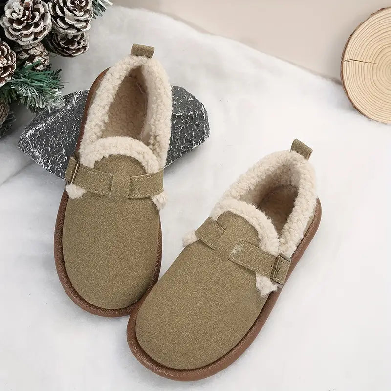Gemütliche, mit Fleece gefütterte Slipper mit Schnallenriemen