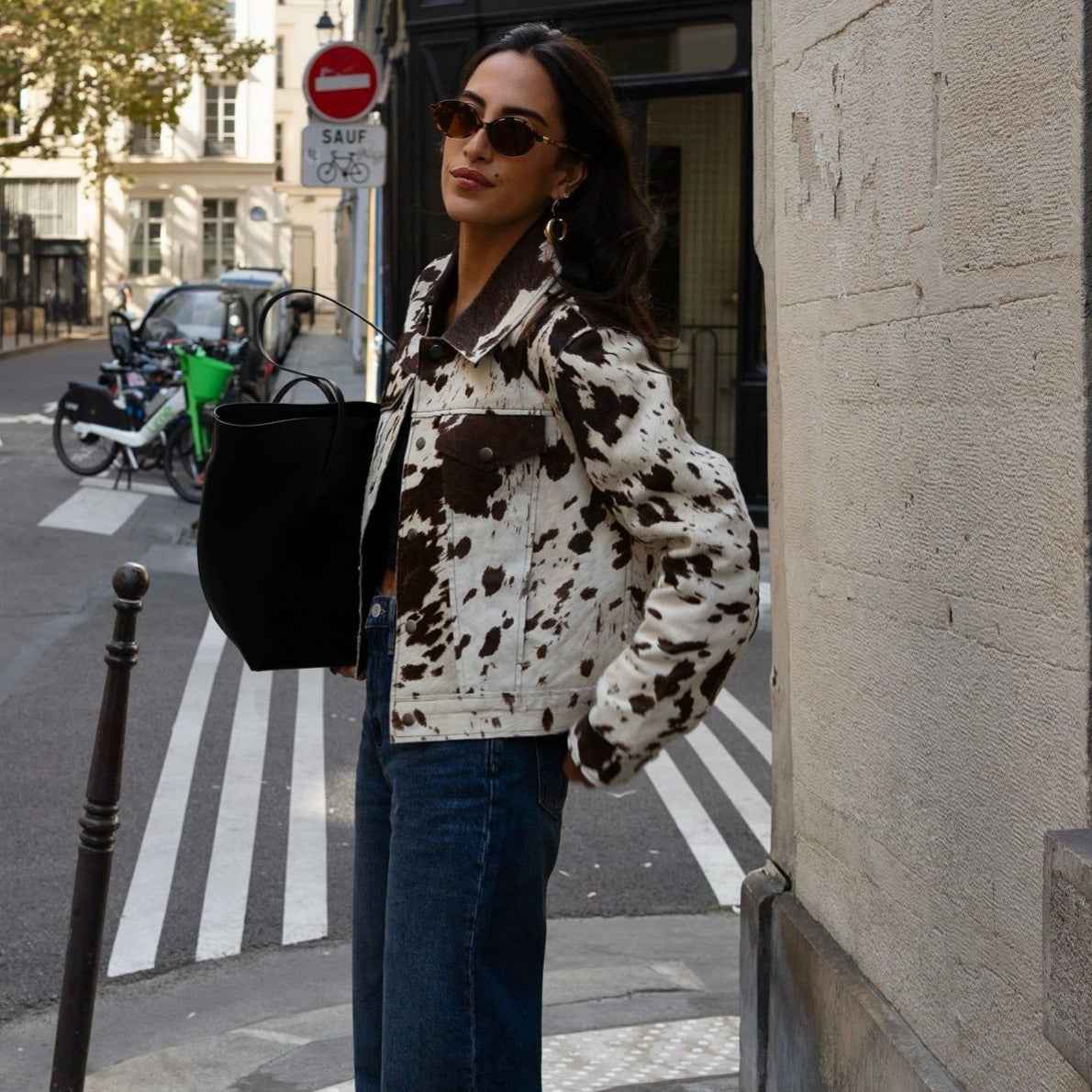 Jacke mit Kuhmuster, Reverskragen und stylischen Druckknöpfen