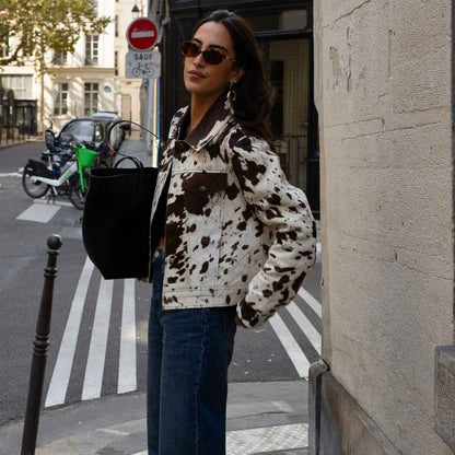 Jacke mit Kuhmuster, Reverskragen und stylischen Druckknöpfen