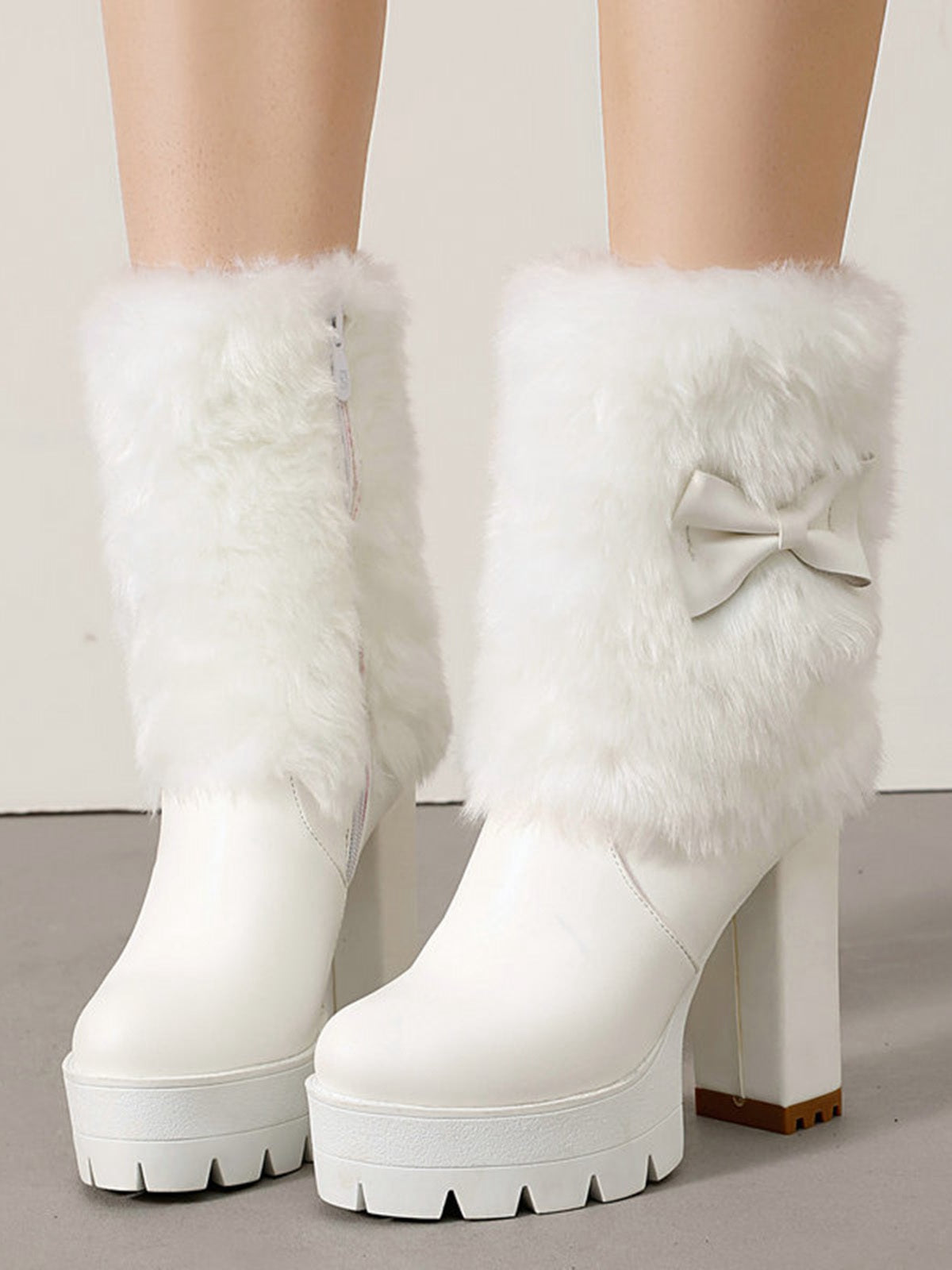 Plüschstiefel mit klobigem Absatz und Vintage-Schleifenakzent