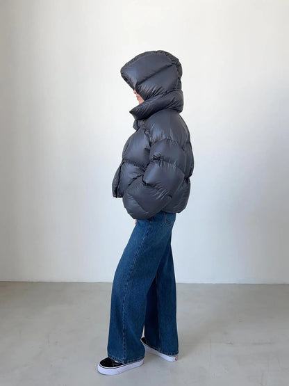 Elegante schlichte Daunenjacke für den Winterstil