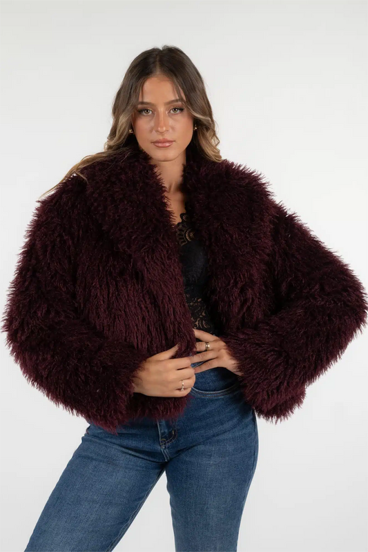 Gemütlicher Plüsch-Kunstpelzmantel für winterliche Eleganz