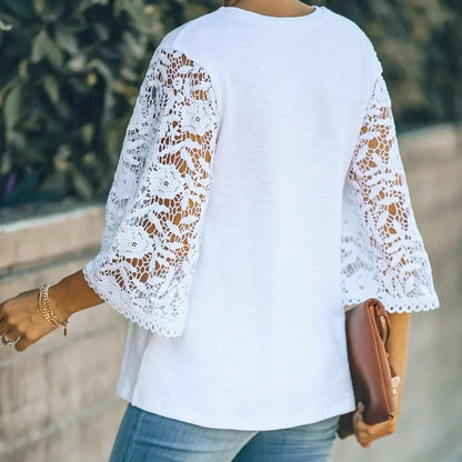 Elegante weiße Spitzenbluse mit Rundhalsausschnitt und Ärmeln