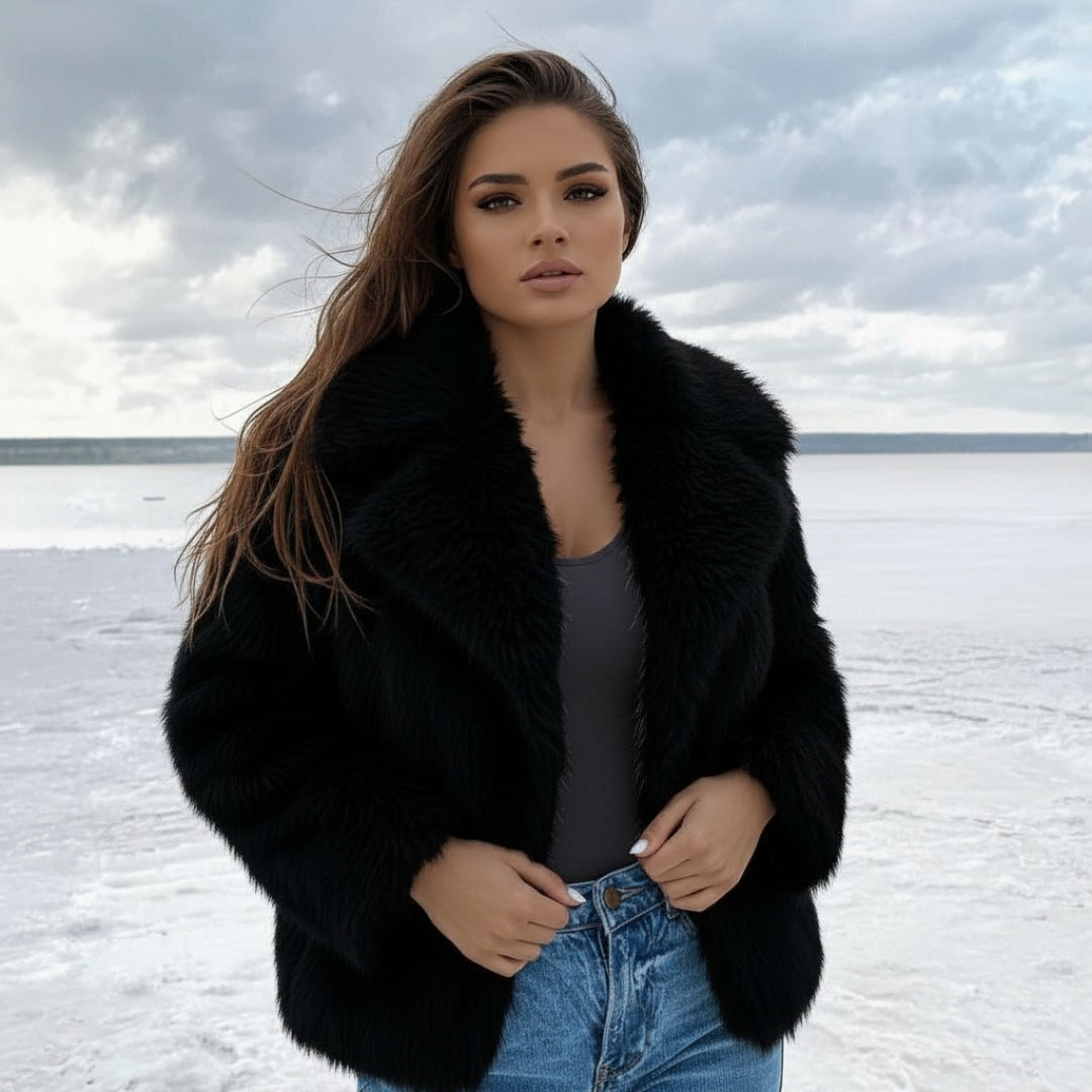 Eleganter Kunstpelzmantel mit voluminösem Kragen