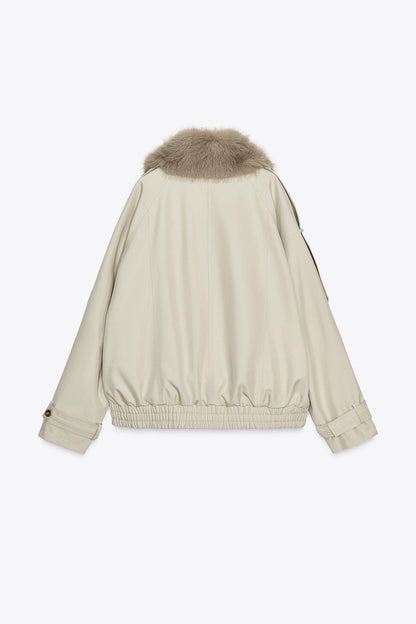 Schicker Trenchcoat aus Kunstpelz