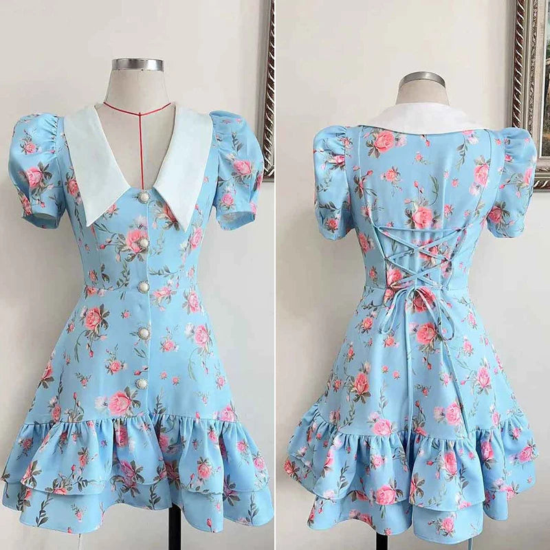 Minikleid mit Puffärmeln und Rüschendetail