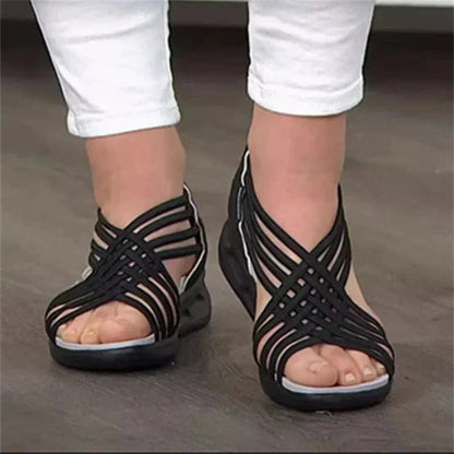 Schicke Keilsandalen mit Knöchelriemen für den Sommerstil