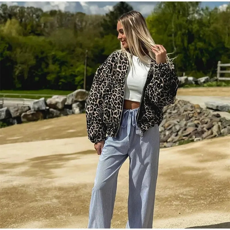 Moderne elegante leichte Damenjacke