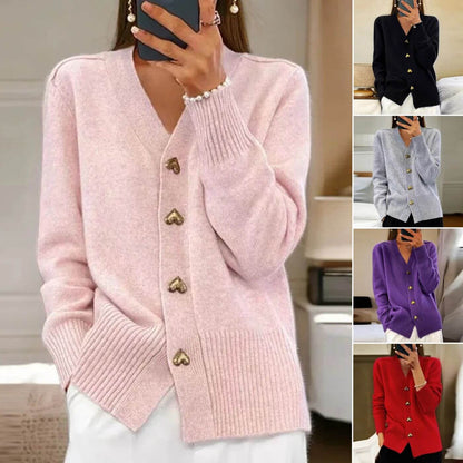 Gemütliche elegante Strickjacke mit Herzknopf-Akzenten