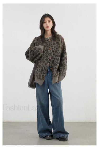 Gemütliche Strickjacke mit Leopardenmuster und einfacher Knopfleiste