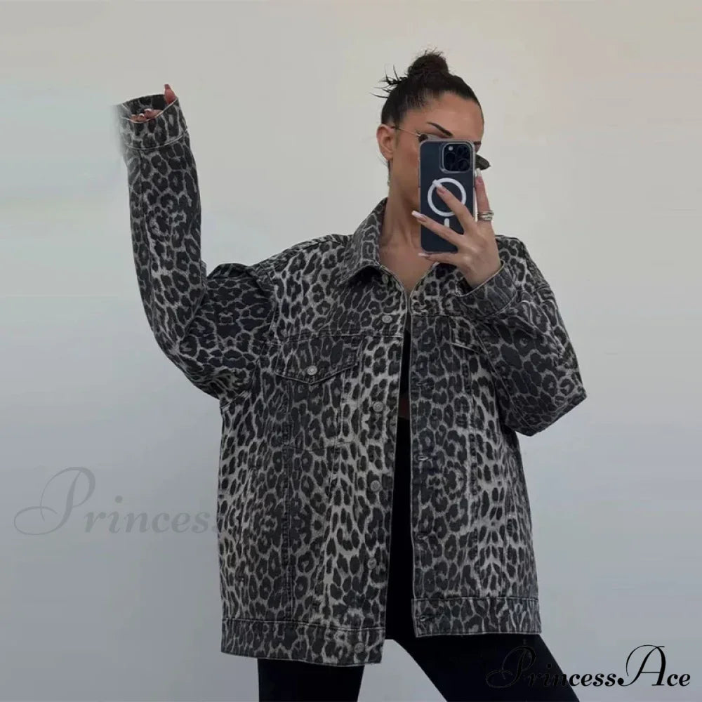 Slim Fit Jeansjacke mit Leoparden-Stickerei