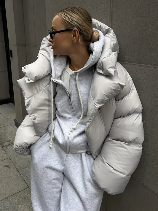 Elegante schlichte Daunenjacke für den Winterstil