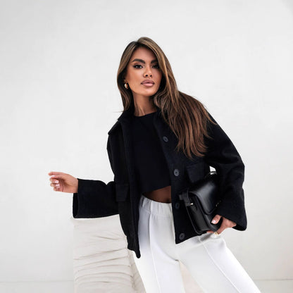 Übergroße Kurzjacke aus Wollmischung mit Knopfleiste und Taschen