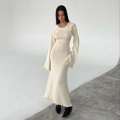 Elfenbeinfarbenes Maxikleid mit offenem Rücken und Wolkenmuster-Strick