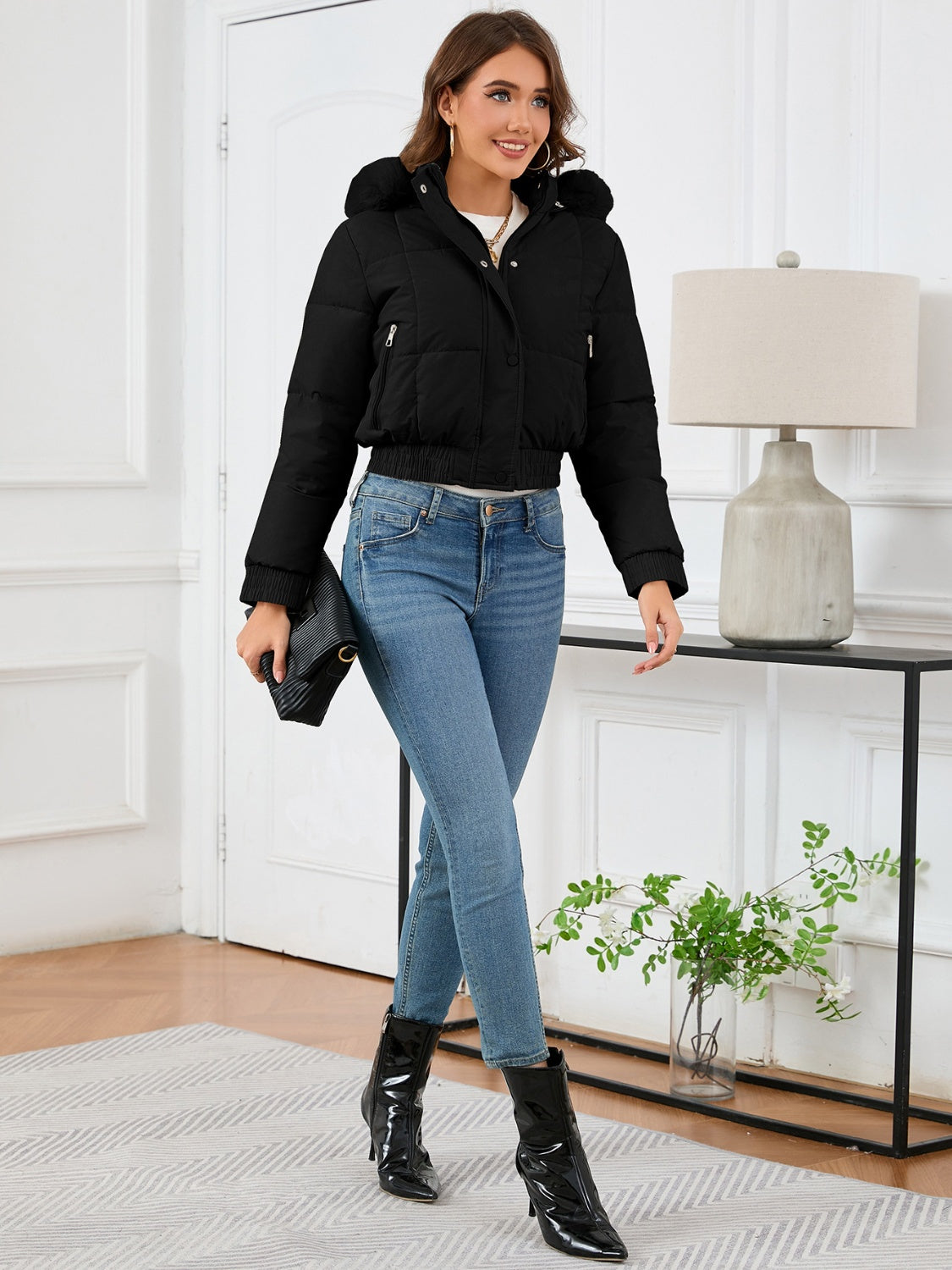 Gemütliche wattierte Winterjacke mit Fellkapuze und Taschen