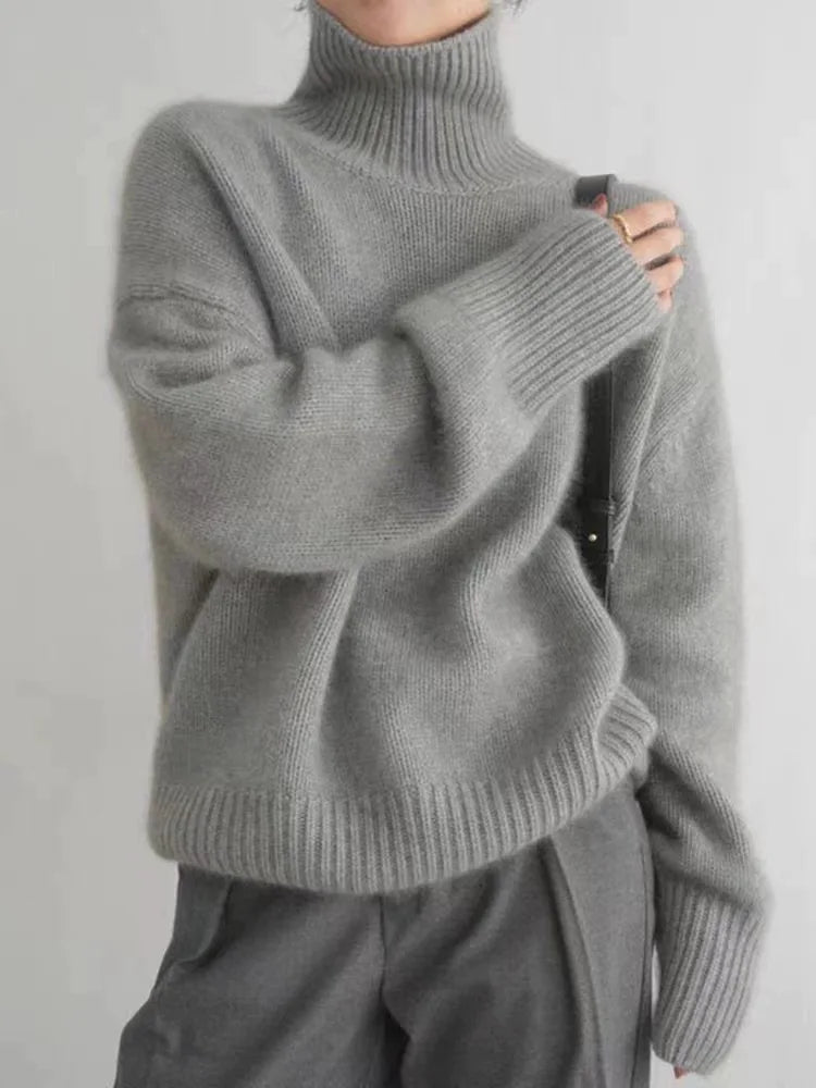 Gemütlicher weicher Strickpullover mit Rollkragen für den Herbst