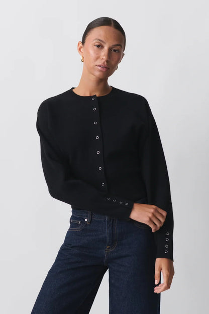 Elegante Bluse mit Knopfleiste, vielseitigem geradem Schnitt und Manschettendetails
