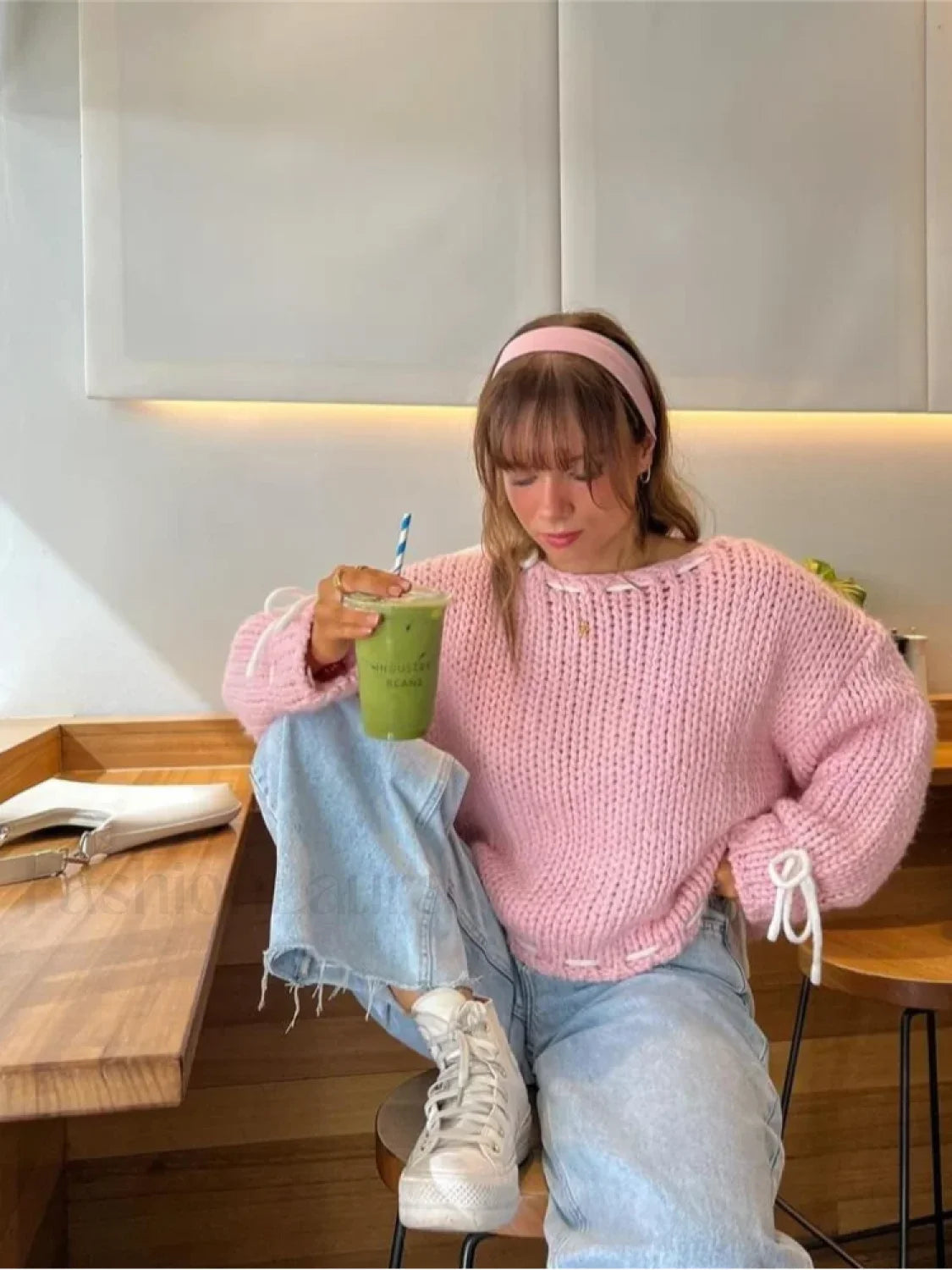 Gemütlicher Strickpullover mit Kontrastdetails