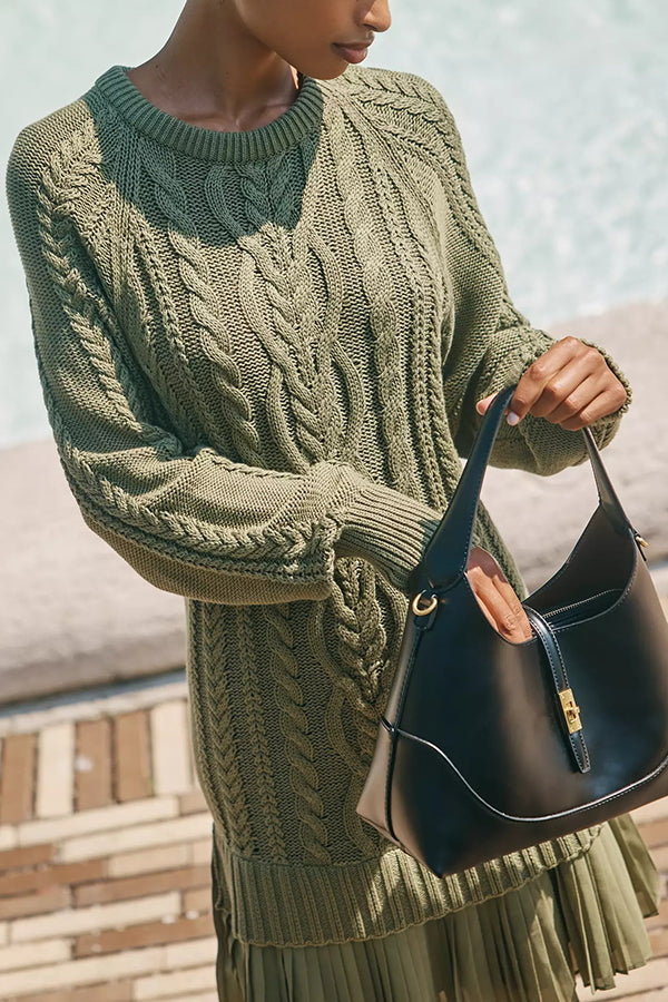 Strickpullover-Kleid mit Plisseefalten am Chiffon-Saum