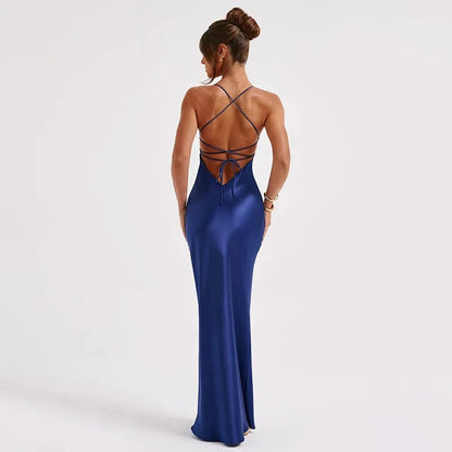 Viktoria® | Figurbetontes Satin-Maxikleid mit Spaghettiträgern