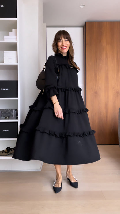Elegantes klassisches schwarzes ärmelloses Kleid