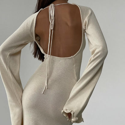 Elfenbeinfarbenes Maxikleid mit offenem Rücken und Wolkenmuster-Strick