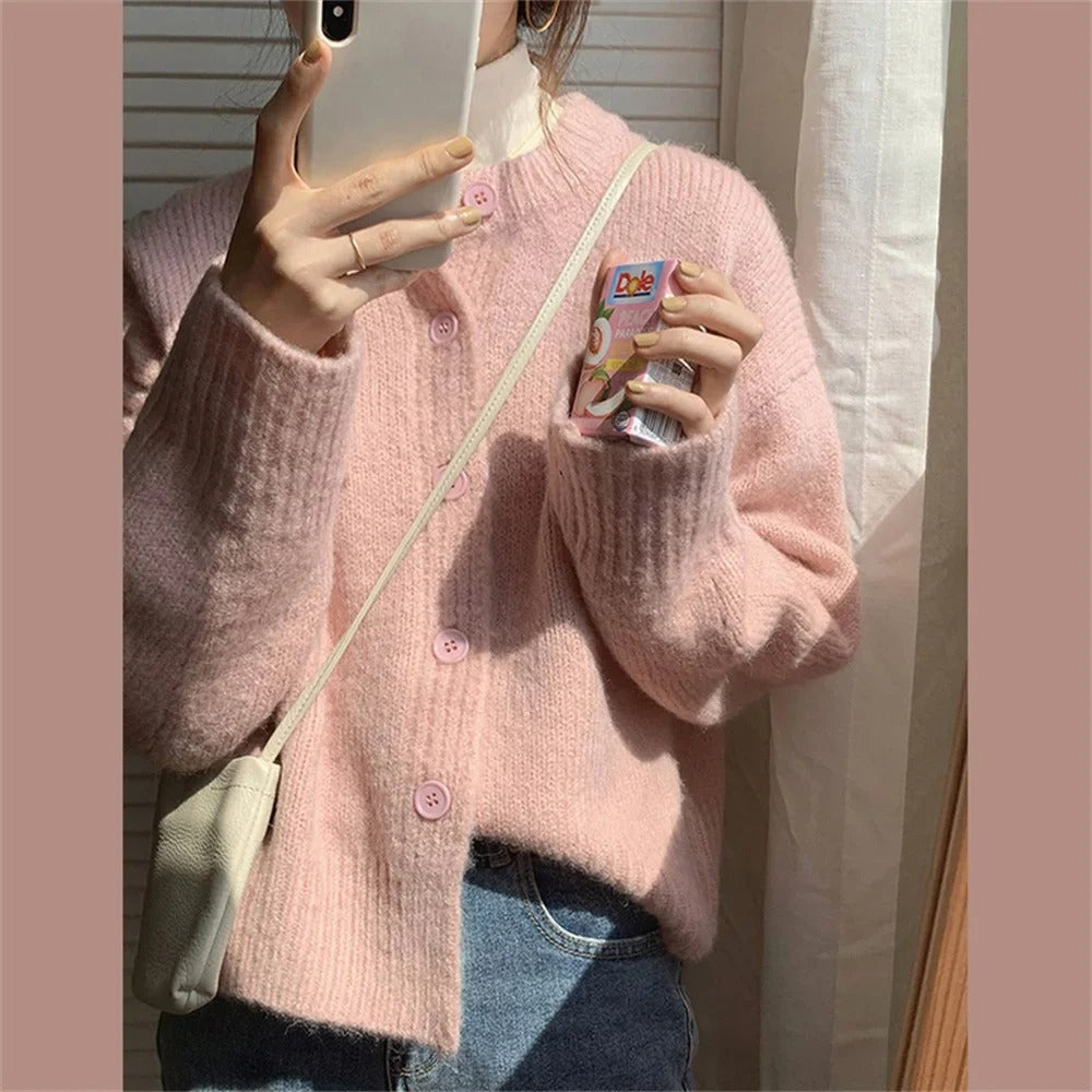 Gemütlicher lässiger Strickcardigan-Pullover