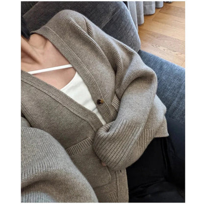 Gemütliche klassische Strickjacke für Damen