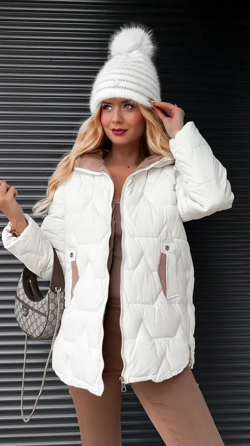 Gemütliche Steppjacke mit Kapuze und Reißverschluss-Akzenten