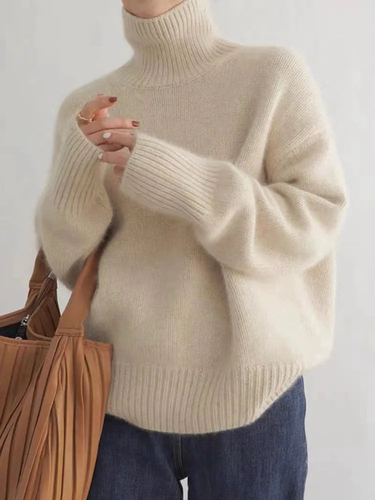 Gemütlicher weicher Strickpullover mit Rollkragen für den Herbst