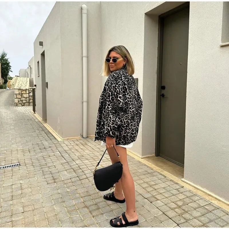 Moderne elegante leichte Damenjacke