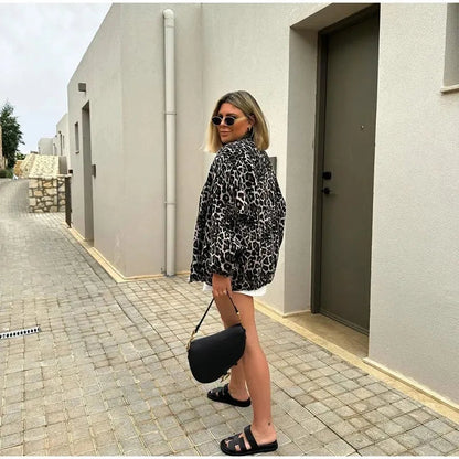 Moderne elegante leichte Damenjacke