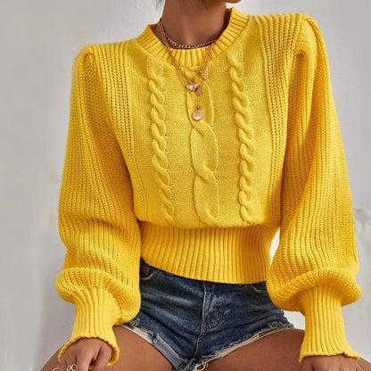 Gemütlicher Strickpullover mit elegantem Kettendetail