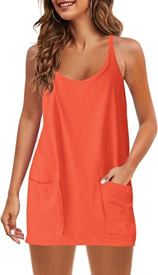 Bequemes Minikleid mit Trägern und integrierten Shorts