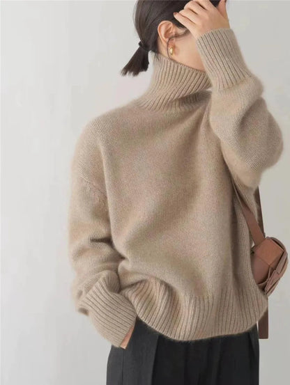 Gemütlicher weicher Strickpullover mit Rollkragen für den Herbst