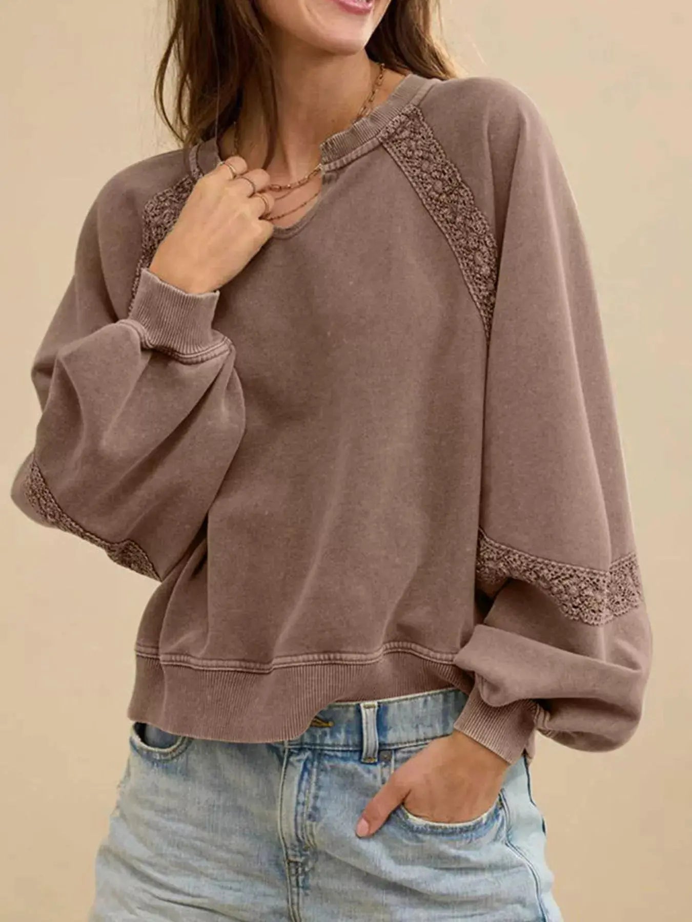 Gemütliches Sweatshirt mit Spitzenbesatz für lässig schicke Looks