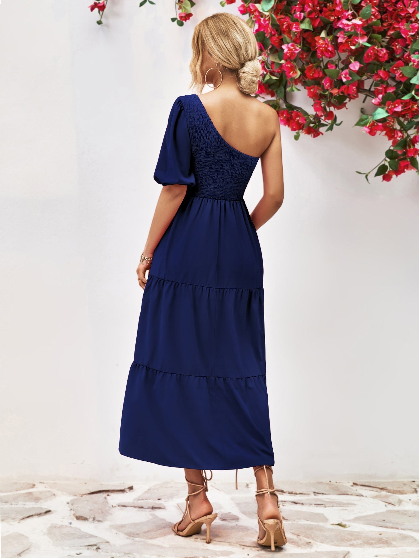 Oli® | Gerüschtes Midi-Kleid mit einer Schulter und Rüschendetail