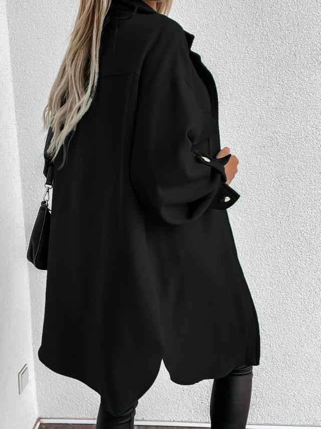 Gemütliche lange Hemdjacke mit Knöpfen und Wollkragen sowie Revers