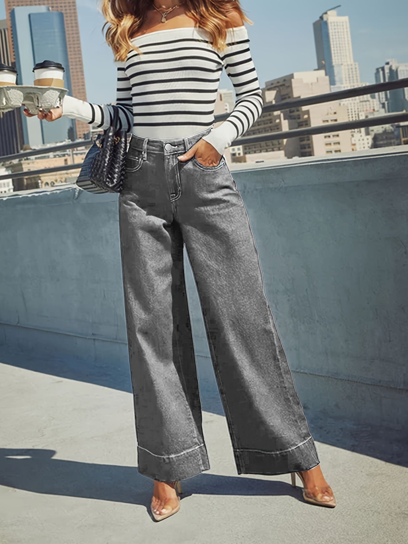 Hochtaillierte, weit geschnittene Stretch-Jeans mit Umschlag am Saum