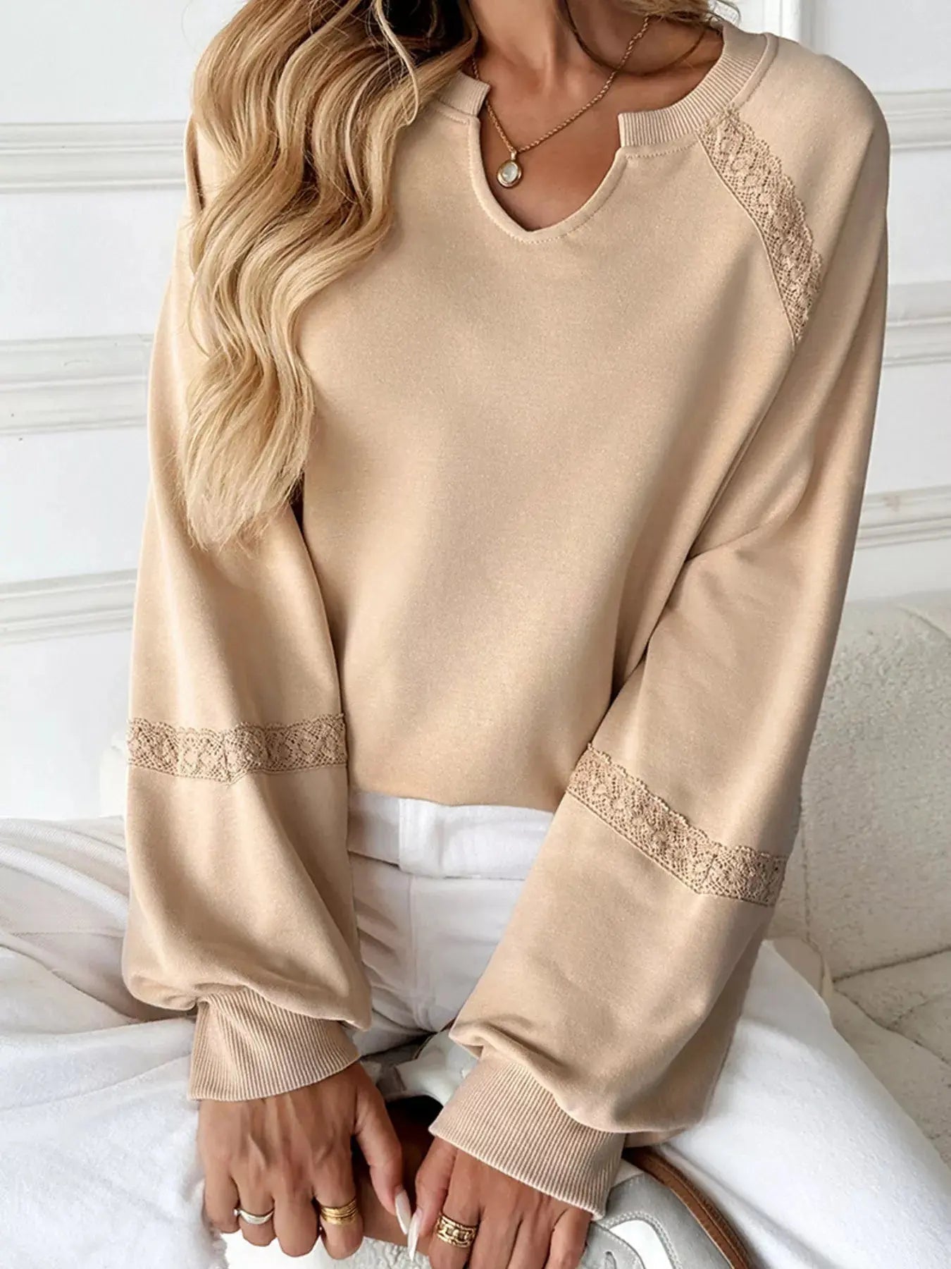 Gemütliches Sweatshirt mit Spitzenbesatz für lässig schicke Looks
