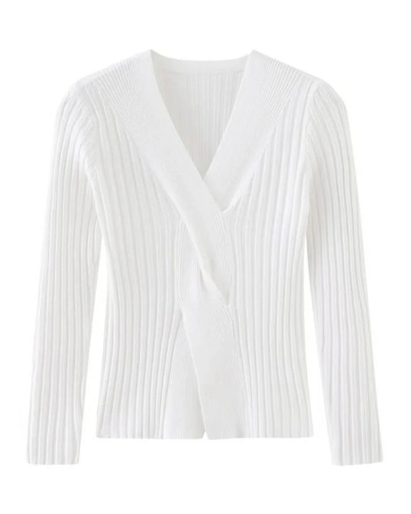 Gemütlicher Pullover mit gedrehtem Frontdetail und Rippenstrick