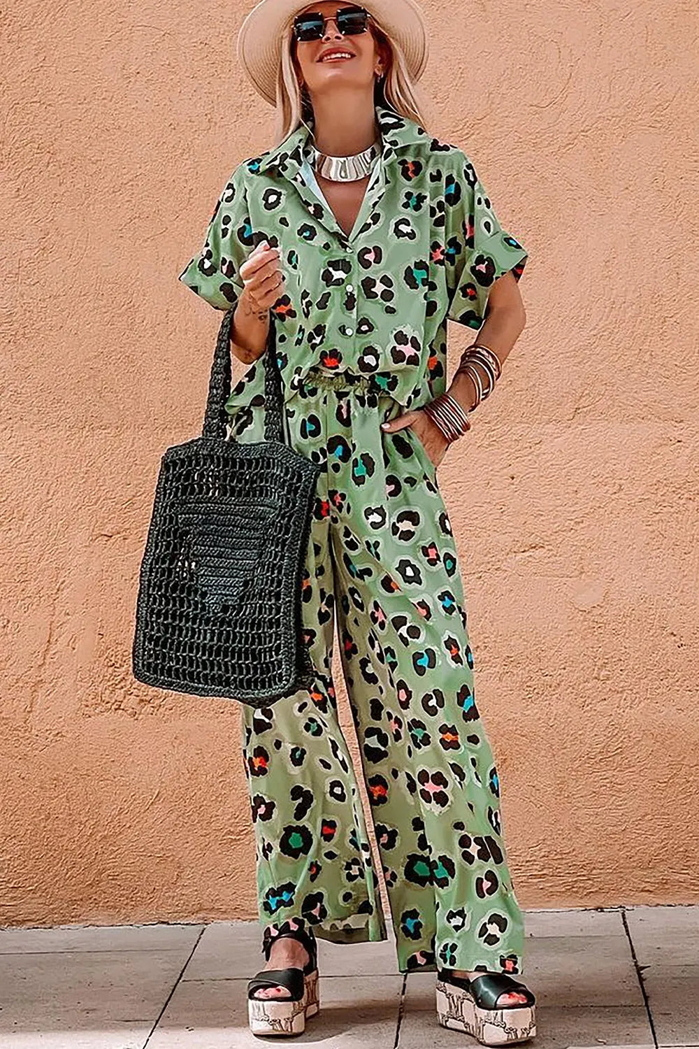 Oberteil mit Kragen und Hose im Leopardenmuster Set