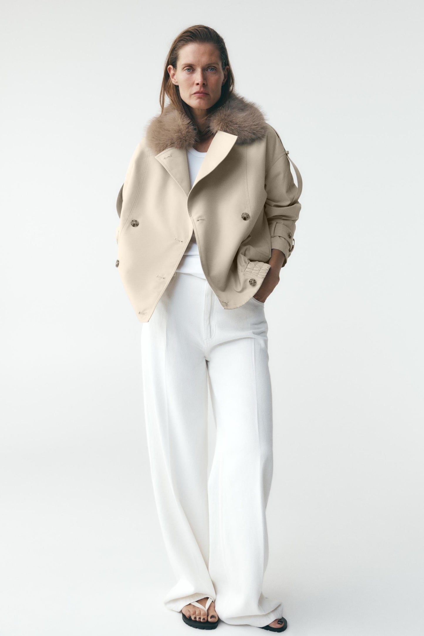 Schicker Trenchcoat aus Kunstpelz