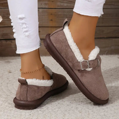 Gemütliche, mit Fleece gefütterte Slipper mit Schnallenriemen